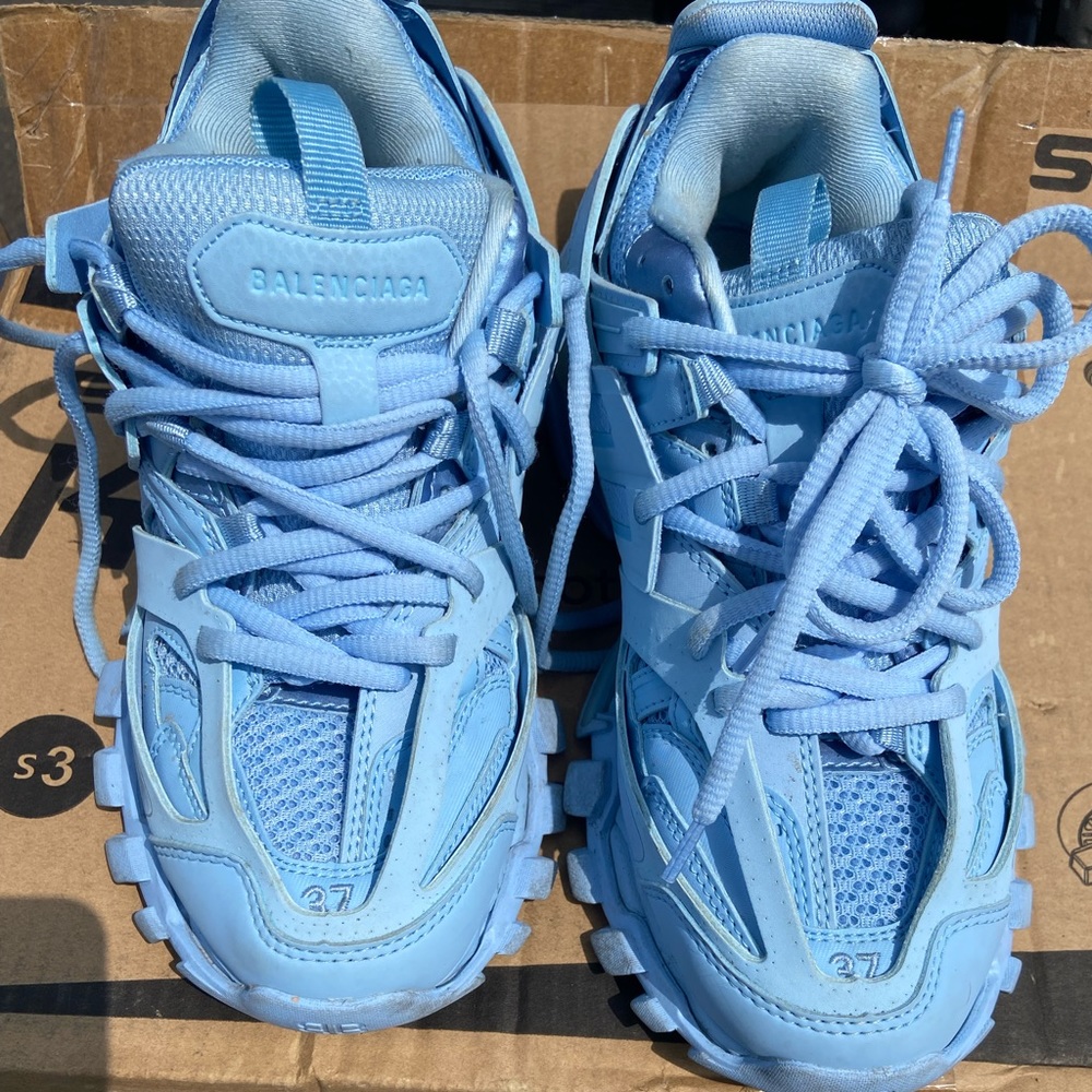 EU 37 Women's Sz 7M Balenciaga Track 3 Lace-Up Sneakers. 
Great condition